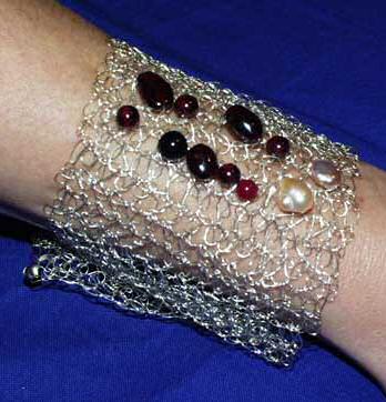 armband01_granatarmband_h600.jpg